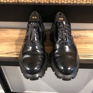 Oakley Black patent leather golf shoe with oakley shoe form inserts included.